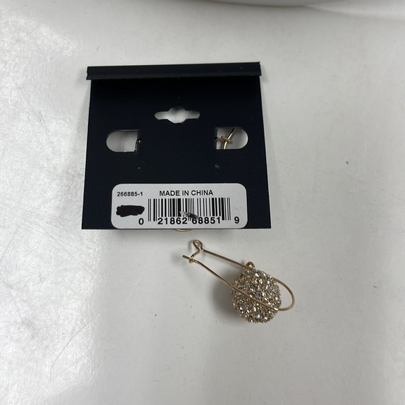 NWT Guess/Marciano Earrings - Picture 4 of 4